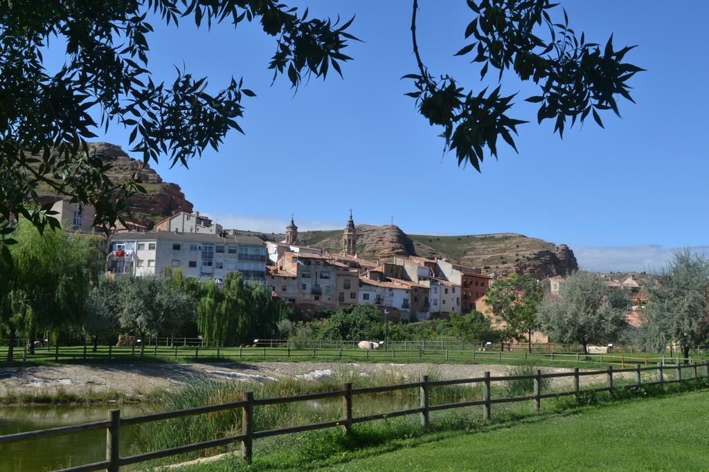 Hostal Restaurante El Castillo Alcorisa Exterior photo